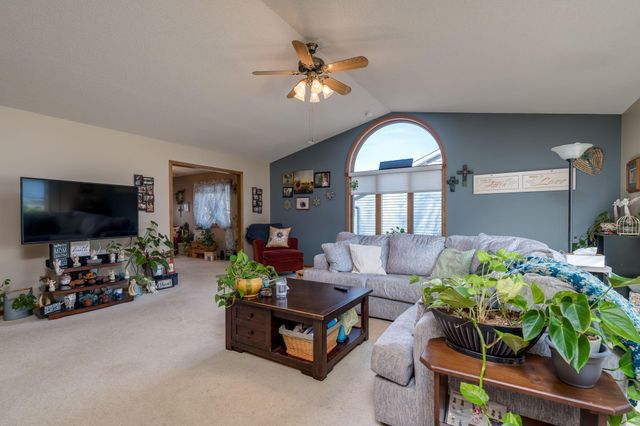 2338 Hoffman Path, Mankato, MN 56001