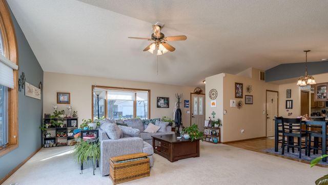 2338 Hoffman Path, Mankato, MN 56001