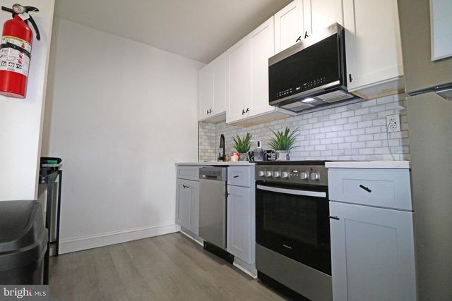 104 OAK AVE, Lansdowne, PA 19050