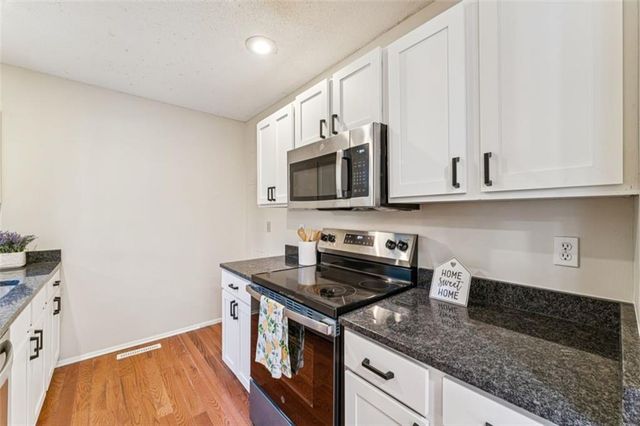 10902 Bradshaw Street, Overland Park, KS 66210