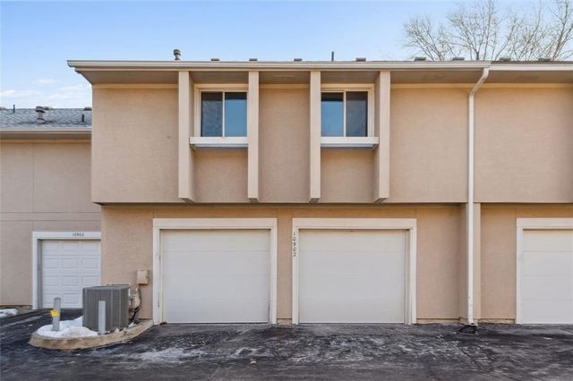 10902 Bradshaw Street, Overland Park, KS 66210