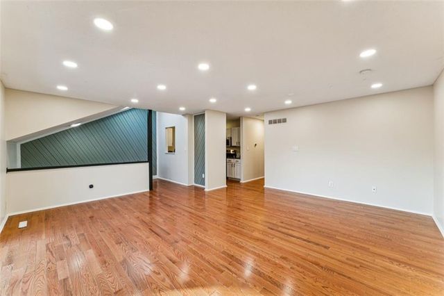 10902 Bradshaw Street, Overland Park, KS 66210