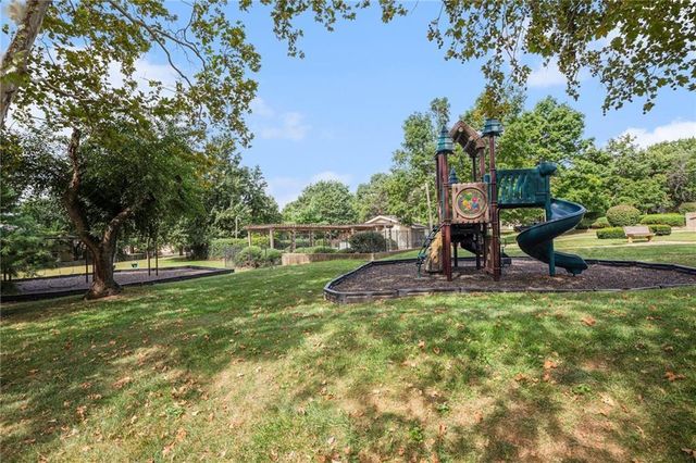 10902 Bradshaw Street, Overland Park, KS 66210