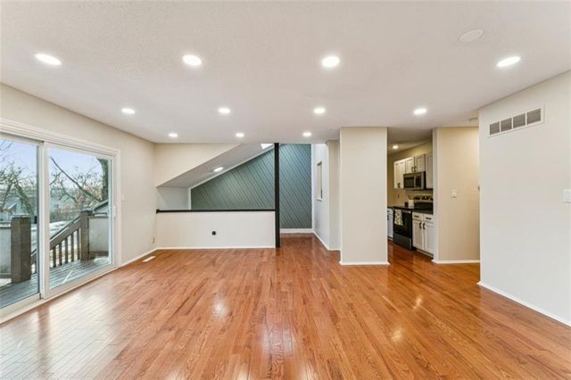 10902 Bradshaw Street, Overland Park, KS 66210