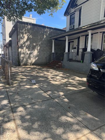 9413 116th Street, Richmond Hill, NY 11419