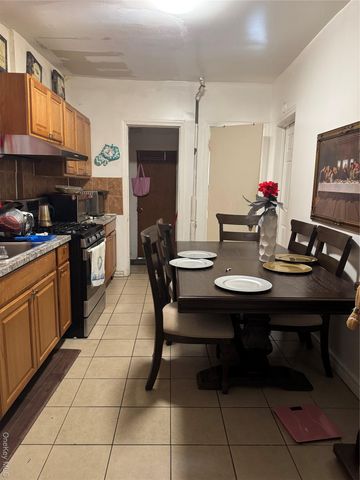 9413 116th Street, Richmond Hill, NY 11419