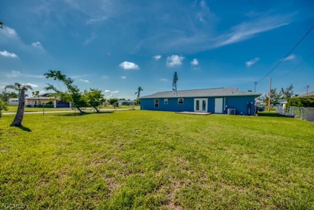 315 SE 22nd TER, Cape Coral, FL 33990