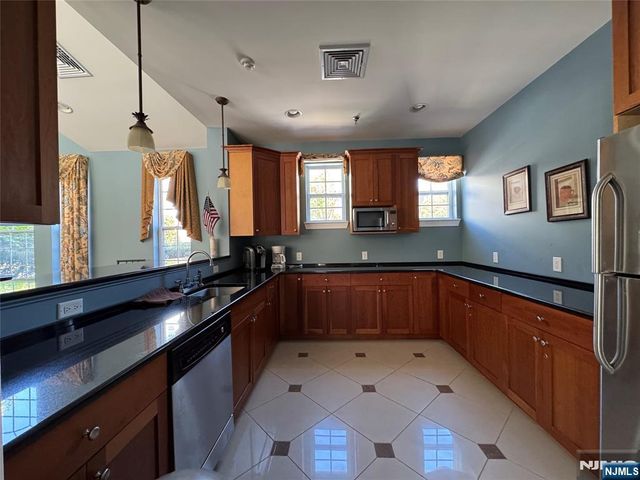 523 Bushes Lane 523, Elmwood Park, NJ 07407