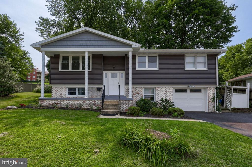 116 OXFORD DR, Lititz, PA 17543