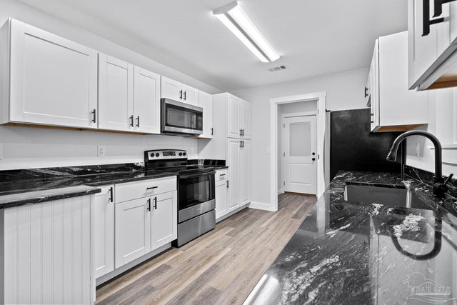 1238 Middlebrook Dr, Pensacola, FL 32506
