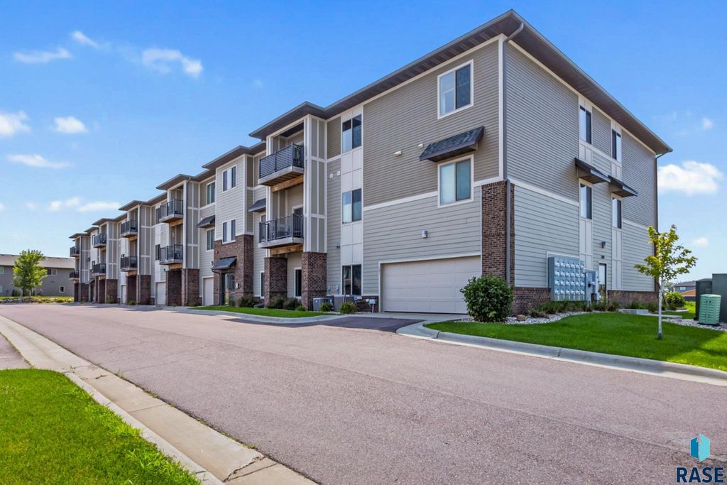 7701 S Townsley Ave Avenue 102, Sioux Falls, SD 57108