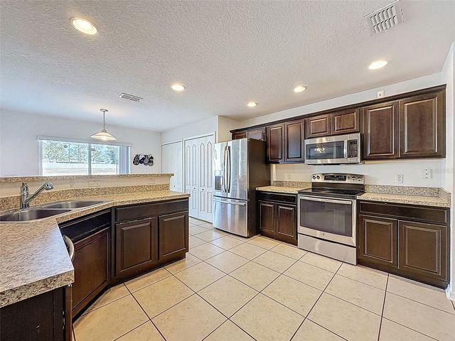 36115 MARKREE CASTLE AVENUE, Dade City, FL 33525