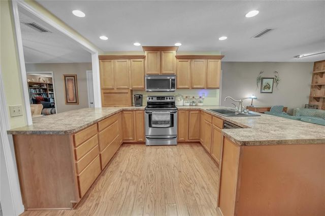 10311 COUNTY ROAD 117, Oxford, FL 34484