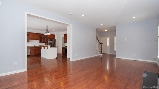 5 Harrier Ridge Drive, Wallkill, NY 12589