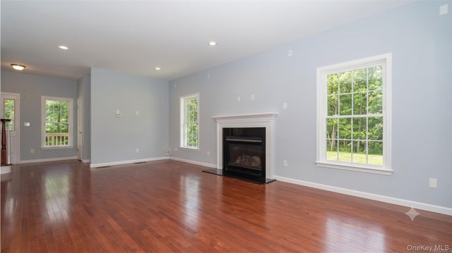 5 Harrier Ridge Drive, Wallkill, NY 12589