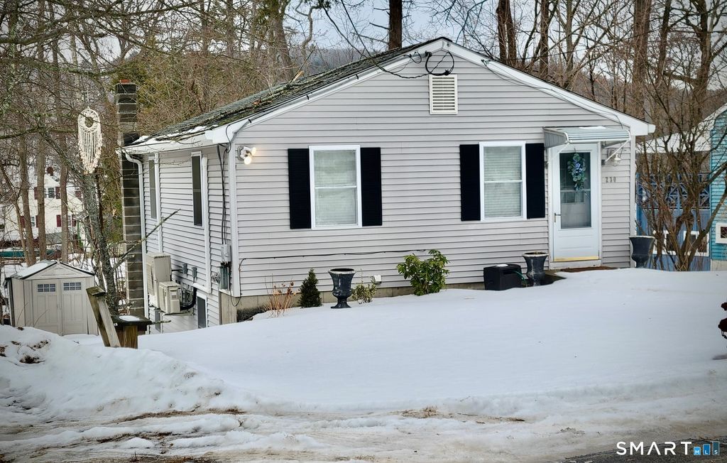 230 East Wakefield Boulevard, Winchester, CT 06098