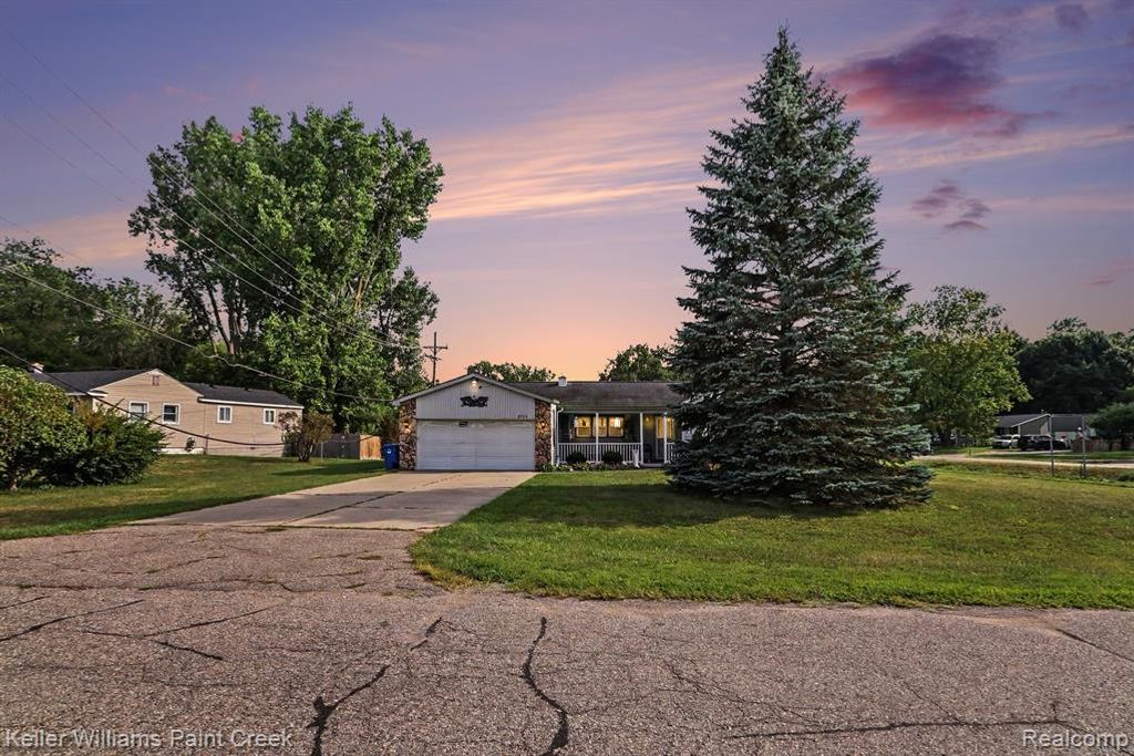4959 Irwindale Drive, Waterford, MI 48328