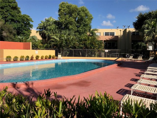 100 NW 87th Ave E102, Miami, FL 33172