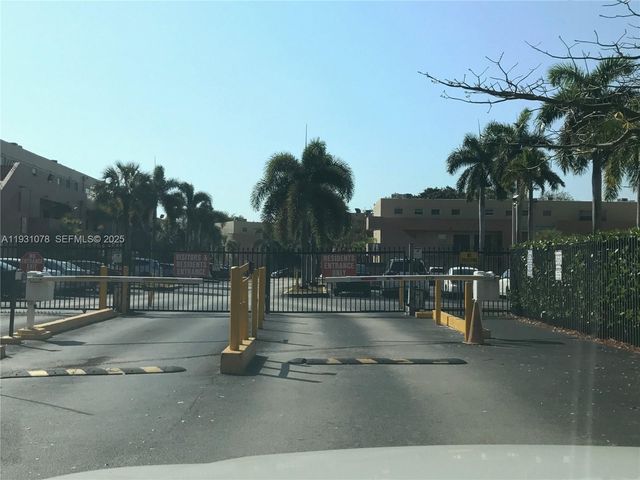 100 NW 87th Ave E102, Miami, FL 33172