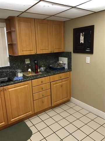 100 NW 87th Ave E102, Miami, FL 33172