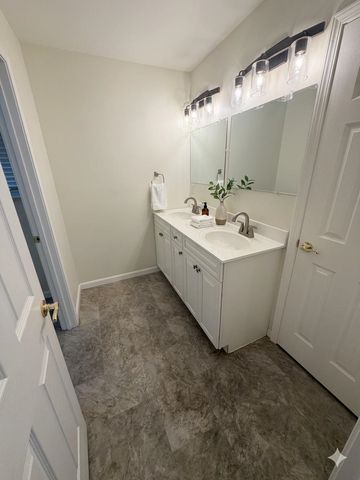 1042 Marina Drive, Hurricane, WV 25526