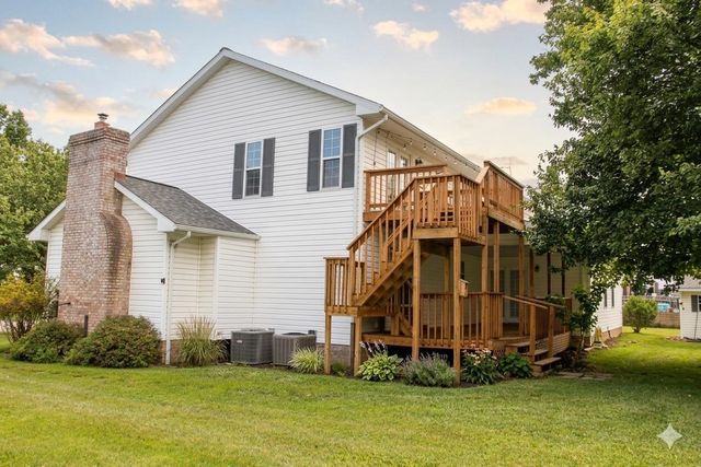 1042 Marina Drive, Hurricane, WV 25526