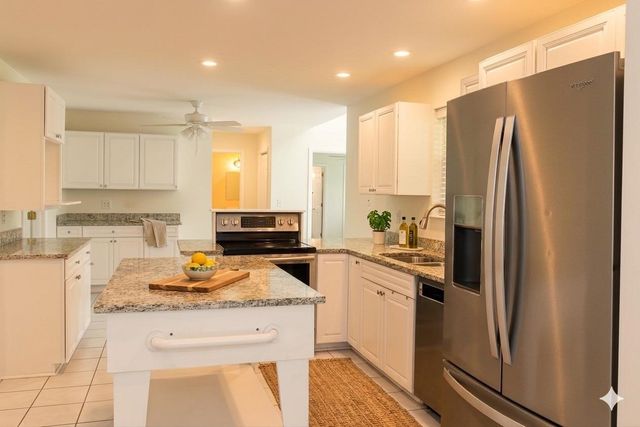 1042 Marina Drive, Hurricane, WV 25526