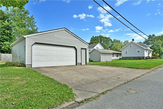 664 Tenney Avenue, Campbell, OH 44405