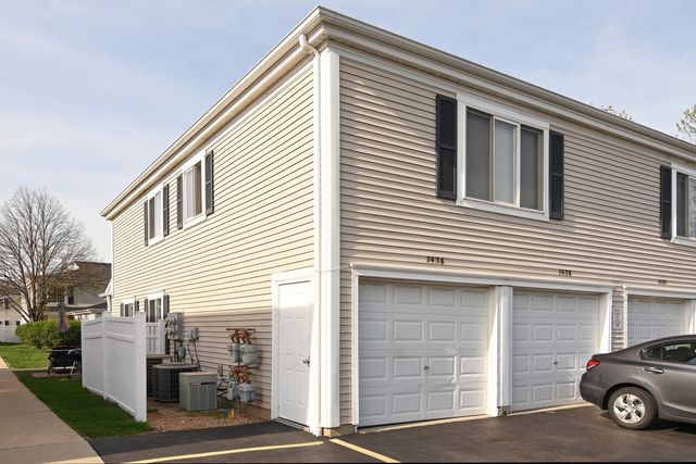 1436 Quaker Lane 162A, Prospect Heights, IL 60070