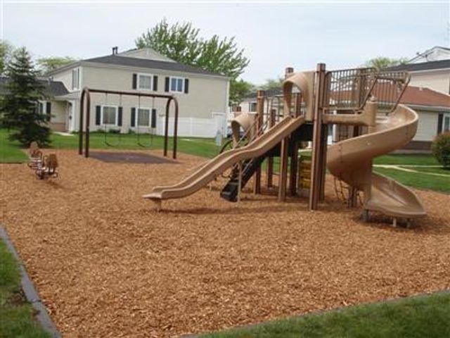 1436 Quaker Lane 162A, Prospect Heights, IL 60070