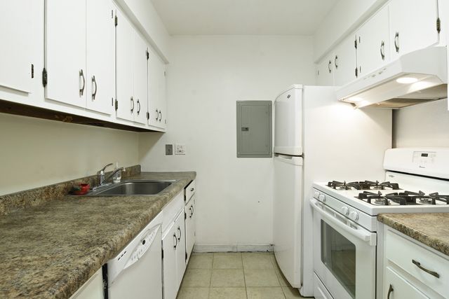 1436 Quaker Lane 162A, Prospect Heights, IL 60070