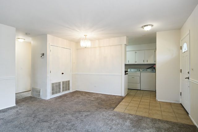 1436 Quaker Lane 162A, Prospect Heights, IL 60070