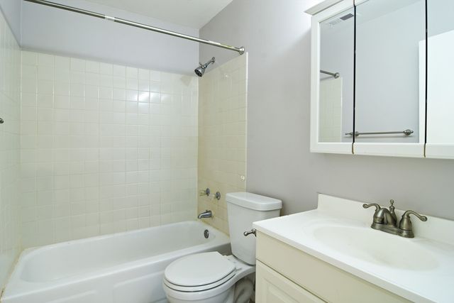 1436 Quaker Lane 162A, Prospect Heights, IL 60070
