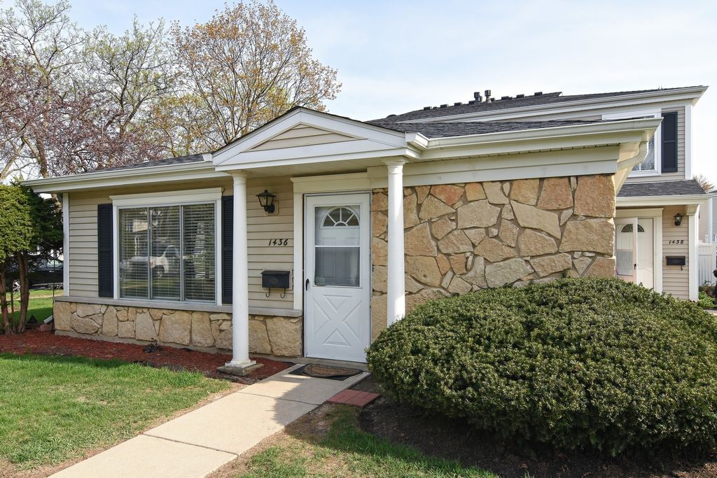 1436 Quaker Lane 162A, Prospect Heights, IL 60070