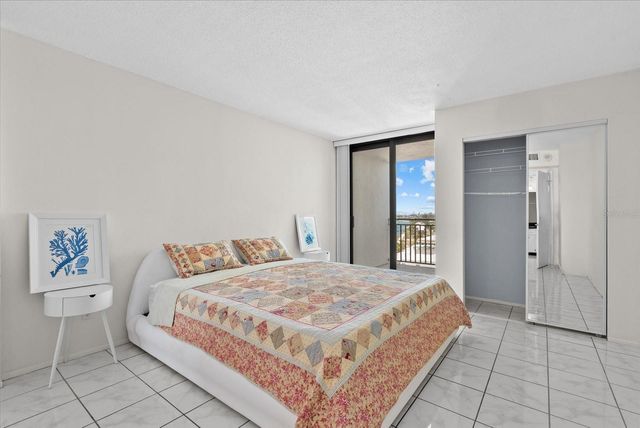 4822 OCEAN BOULEVARD 11E, Sarasota, FL 34242