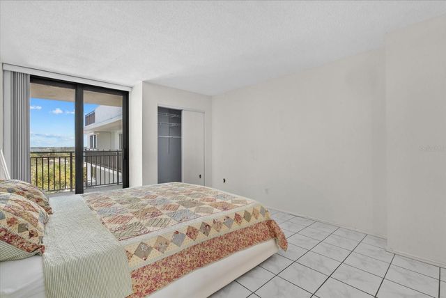 4822 OCEAN BOULEVARD 11E, Sarasota, FL 34242
