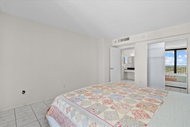 4822 OCEAN BOULEVARD 11E, Sarasota, FL 34242