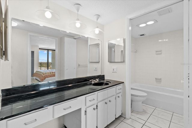 4822 OCEAN BOULEVARD 11E, Sarasota, FL 34242