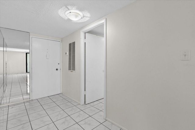 4822 OCEAN BOULEVARD 11E, Sarasota, FL 34242