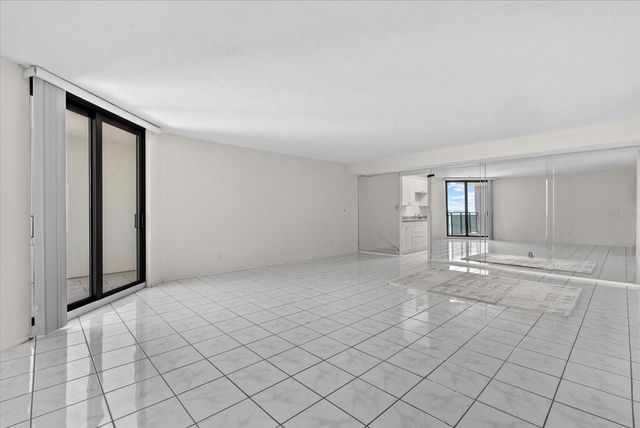 4822 OCEAN BOULEVARD 11E, Sarasota, FL 34242