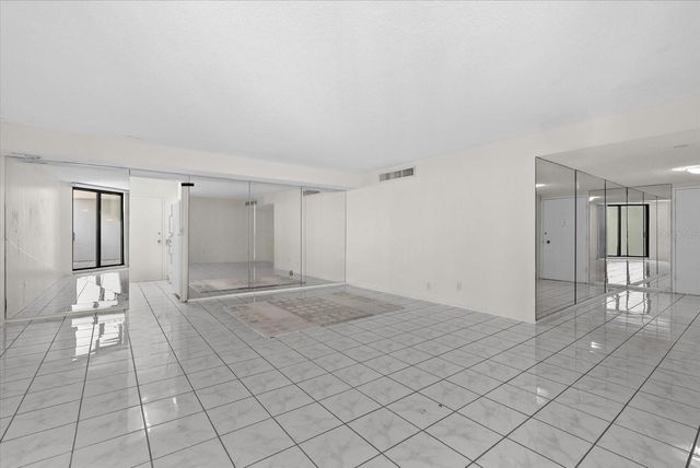 4822 OCEAN BOULEVARD 11E, Sarasota, FL 34242