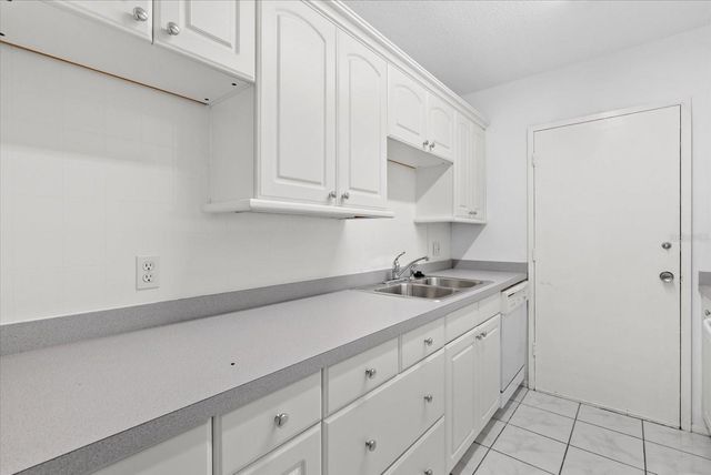 4822 OCEAN BOULEVARD 11E, Sarasota, FL 34242