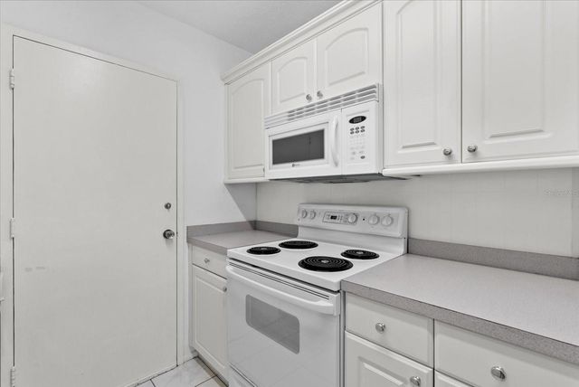 4822 OCEAN BOULEVARD 11E, Sarasota, FL 34242