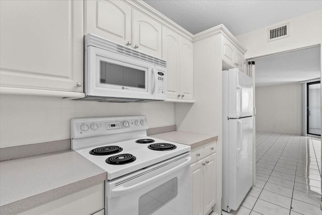 4822 OCEAN BOULEVARD 11E, Sarasota, FL 34242