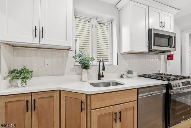 33 Robertson Rd, West Orange Twp., NJ 07052