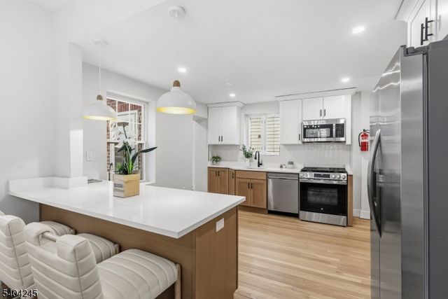 33 Robertson Rd, West Orange Twp., NJ 07052