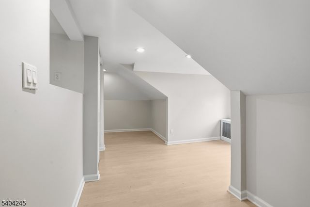 33 Robertson Rd, West Orange Twp., NJ 07052