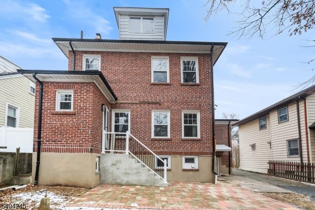 33 Robertson Rd, West Orange Twp., NJ 07052