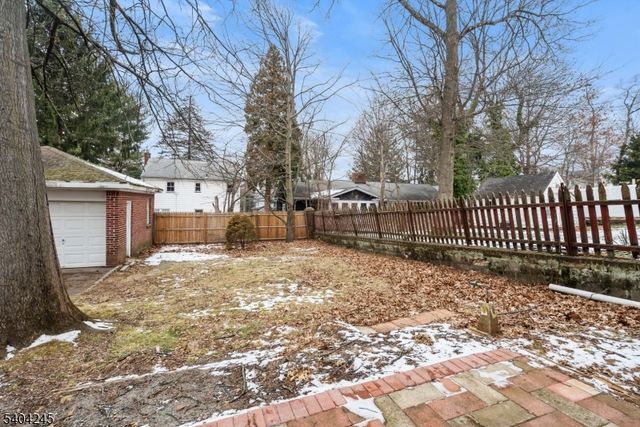 33 Robertson Rd, West Orange Twp., NJ 07052