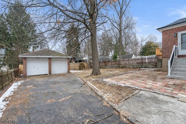 33 Robertson Rd, West Orange Twp., NJ 07052